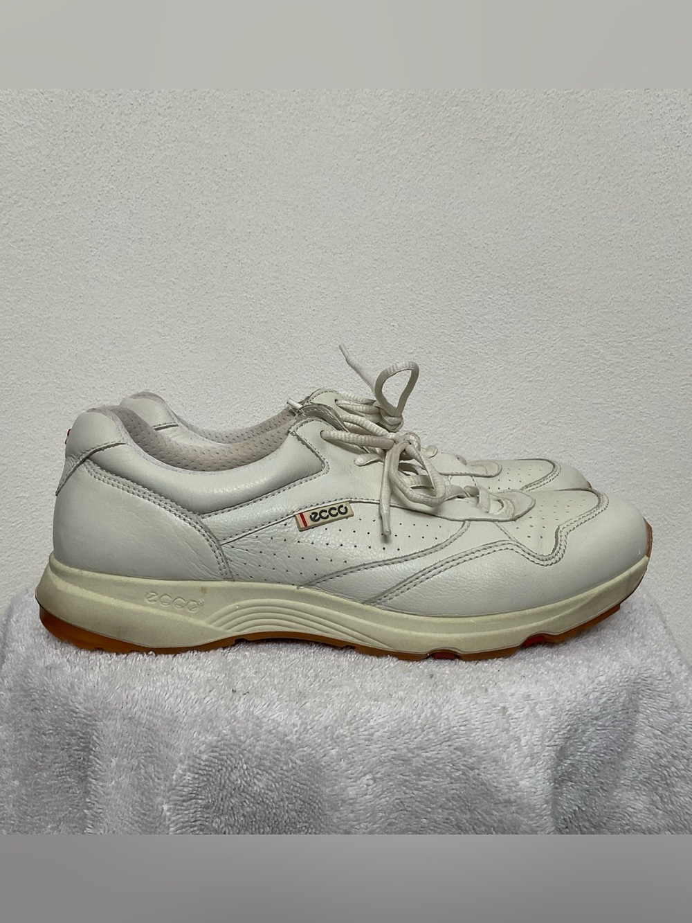 Ecco White Leather Classic Walking Sneaker Lace Up Size 41 No Insoles